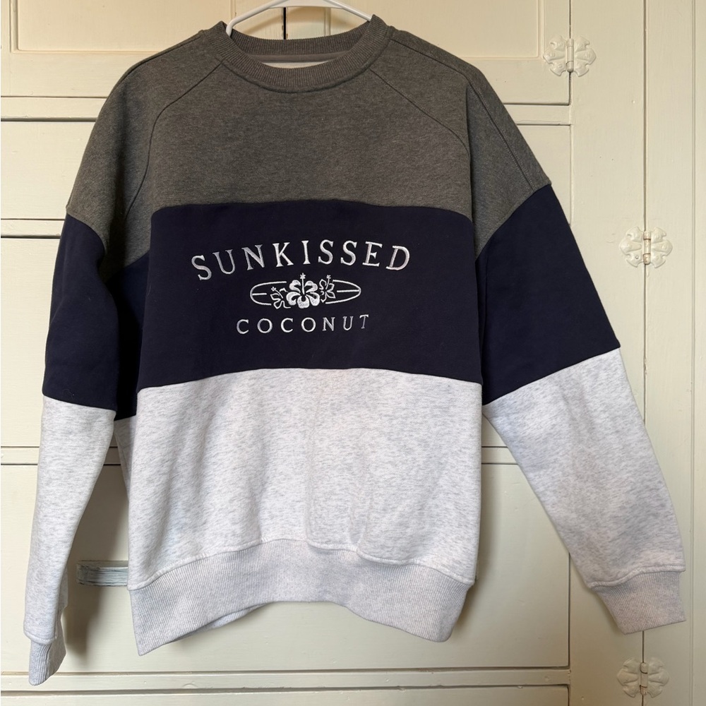 Sunkissed Coconut Women's Crewneck Sweater - Gray and Navy